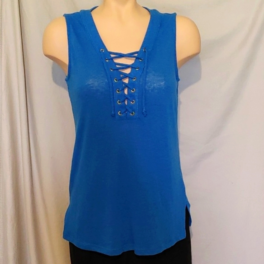 Lightwaight linen blend tie front tank top